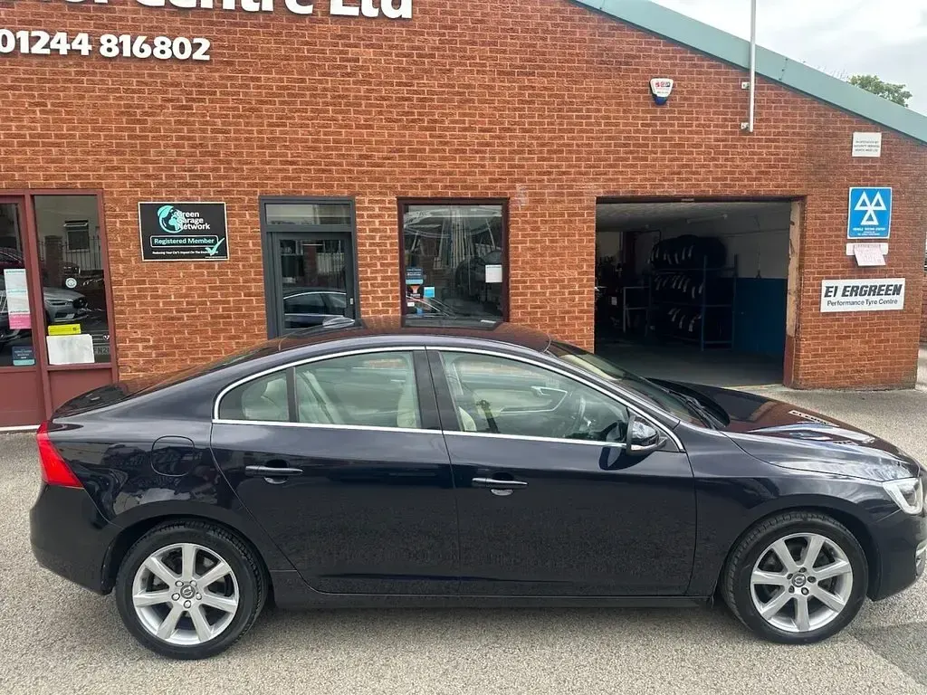 Used Volvo S60 SE Lux 190 HP (139 kW) 2016 Blue Sedan