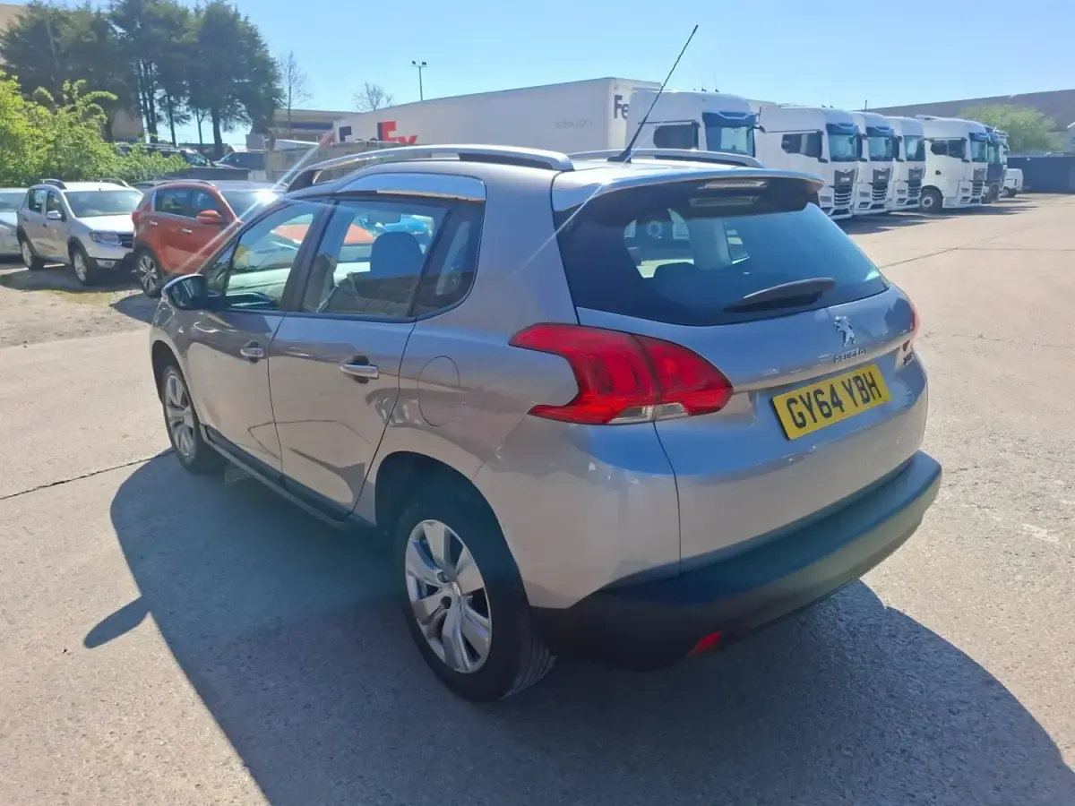 Usado Peugeot 2008 Active 68 HP (50 kW) 2014 Cinzento SUV