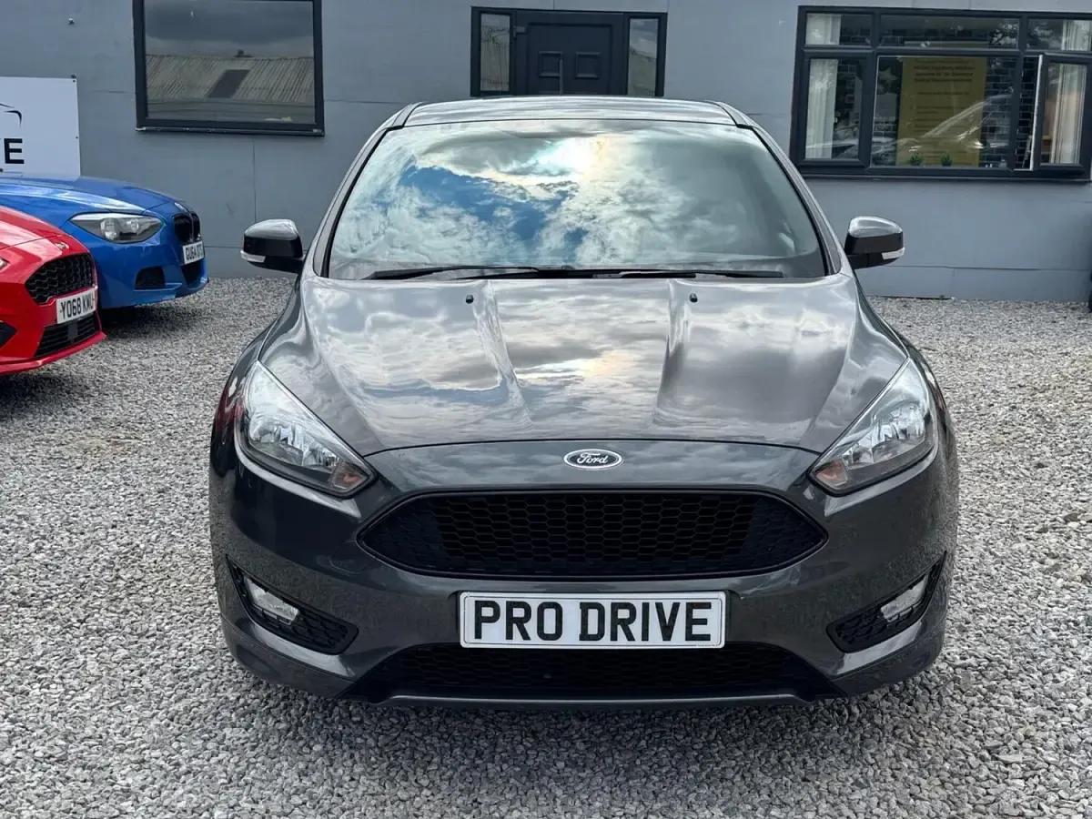 Used Ford Focus ST-Line 140 HP (102 kW) 2018 Grey Hatchback