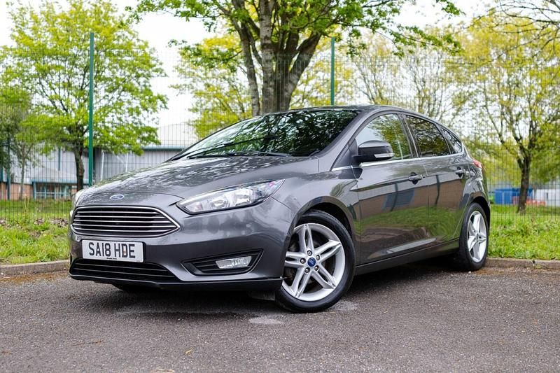 Used Ford Focus Zetec 120 HP (88 kW) 2018 Grey Hatchback