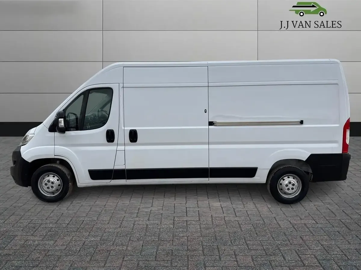 Usado Citroën Relay 140 HP (102 kW) 2022 Branco Van
