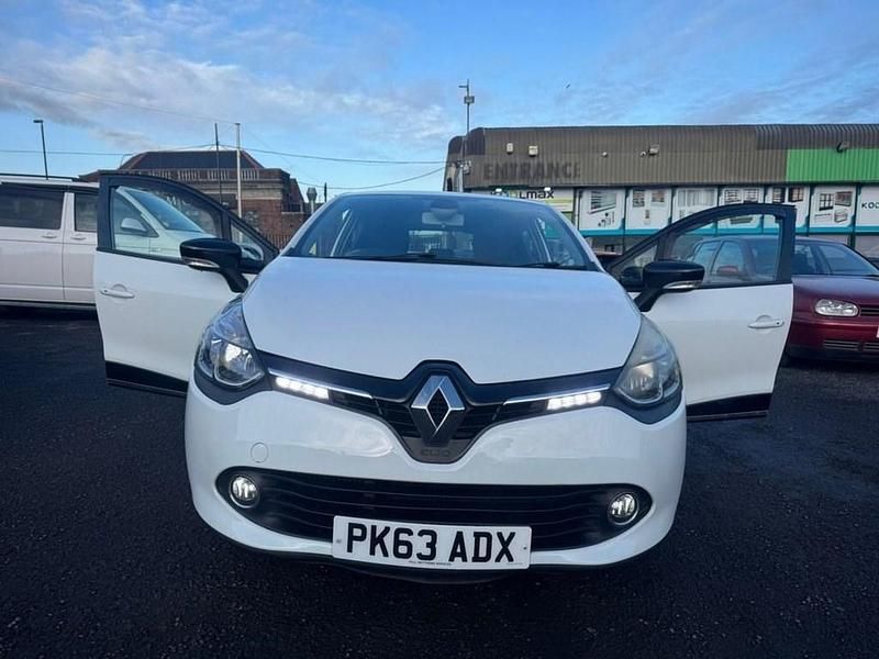 Used Renault Clio IV Dynamique 90 HP (66 kW) 2013 White Hatchback