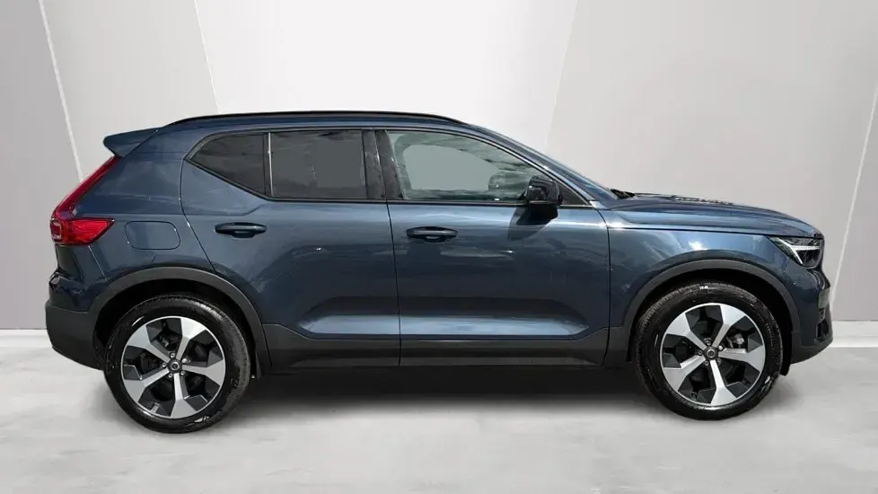 Used Volvo XC40 Plus 194 HP (142 kW) 2025 Blue SUV
