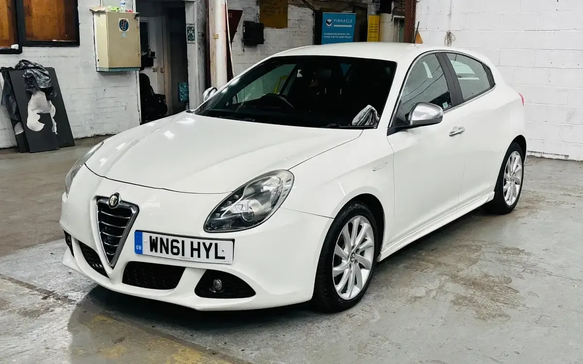 Used Alfa Romeo Giulietta Veloce 170 HP (125 kW) 2011 White Hatchback