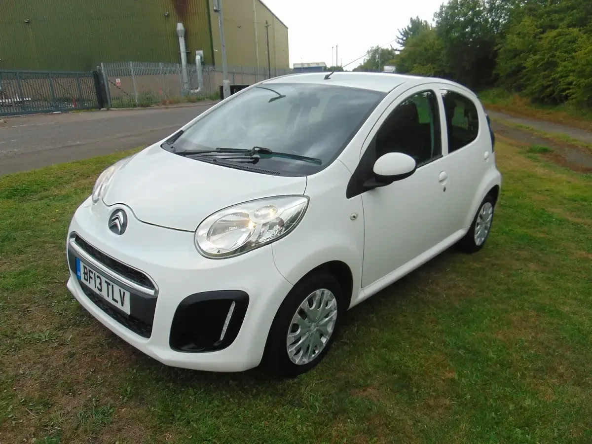 Used Citroën C1 VTR Sport 68 HP (50 kW) 2013 White Hatchback