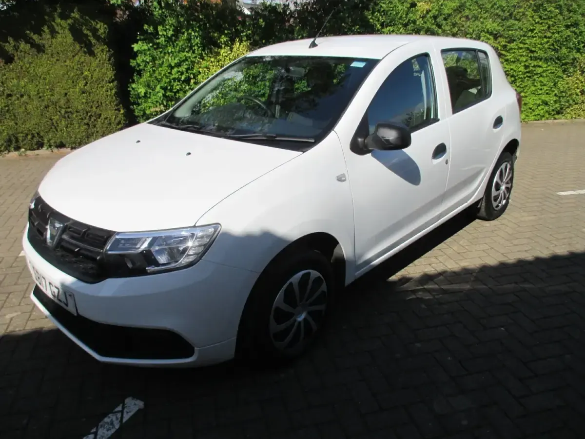 Używany Dacia Sandero Ambiance 90 KM (66 kW) 2017 Biały Hatchback