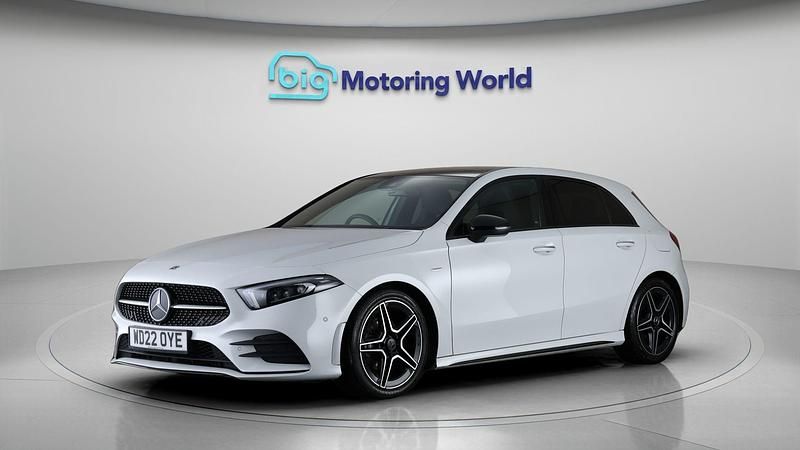 Used Mercedes A180 AMG line 136 HP (100 kW) 2022 White Hatchback