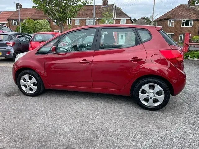 Used Kia Venga 90 HP (66 kW) 2012 Red Hatchback