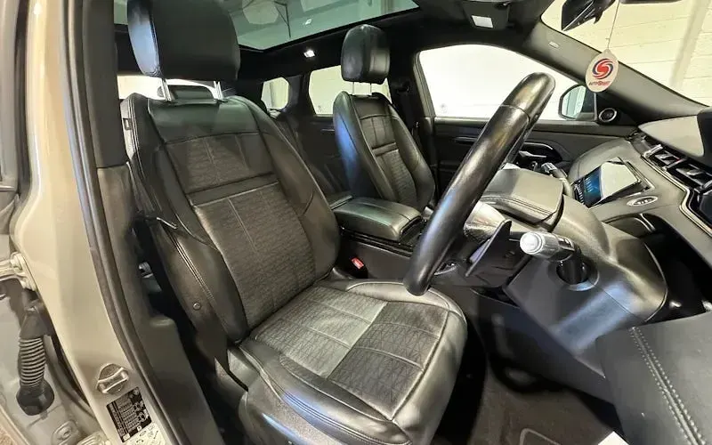 Used Land Rover Range Rover evoque HSE Dynamic 182 HP (133 kW) 2020 Silver SUV