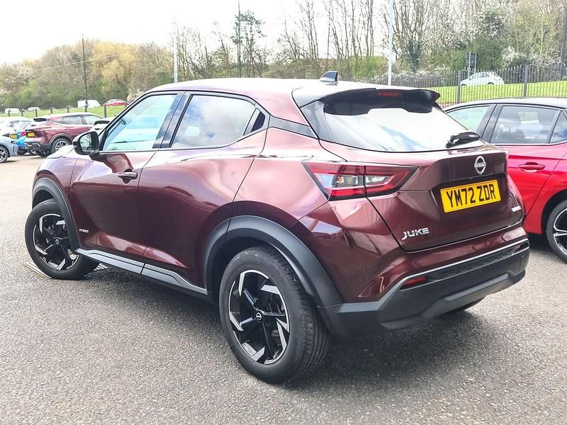 Used Nissan Juke N-Connecta 143 HP (105 kW) 2023 Burgundy red SUV