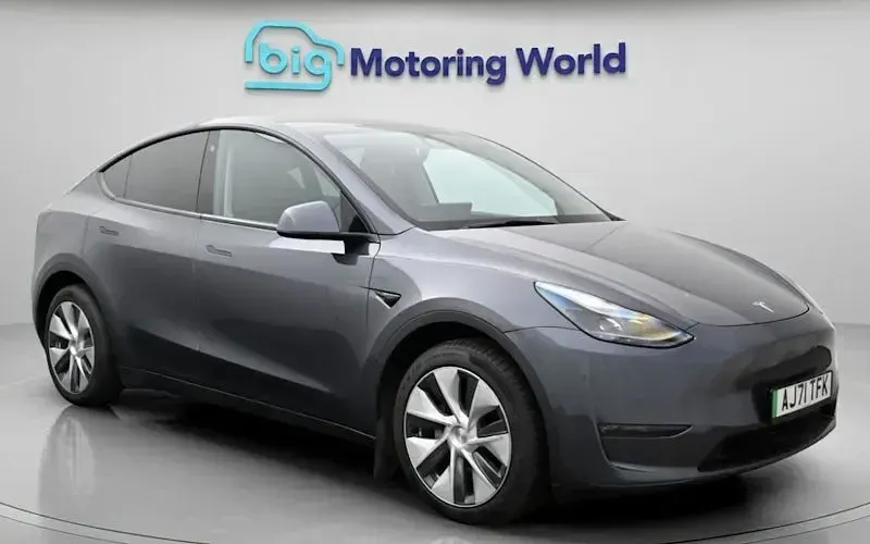 Used Tesla Model Y Long Range AWD 286 kW (389 HP) 2025 SUV