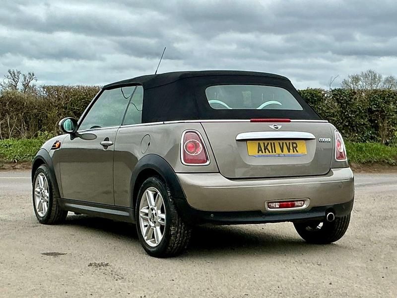 Begagnad Mini Cooper Cabriolet 2011 Silver Cab