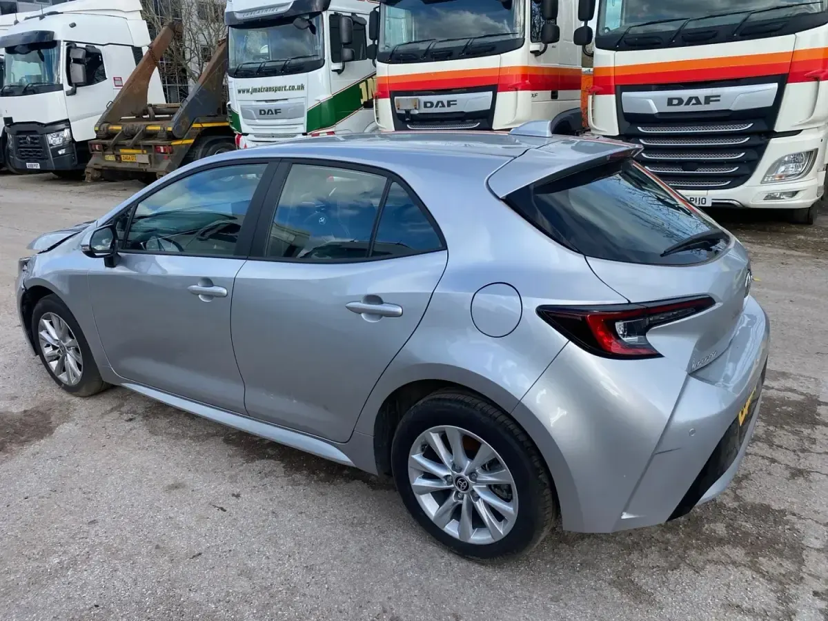 Usado Toyota Corolla 2024 Prateado Citadino
