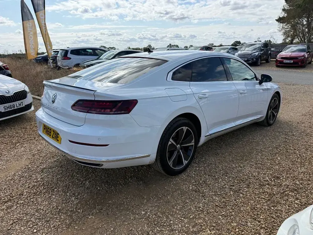 Used VW Arteon R-line 190 HP (139 kW) 2018 White Hatchback