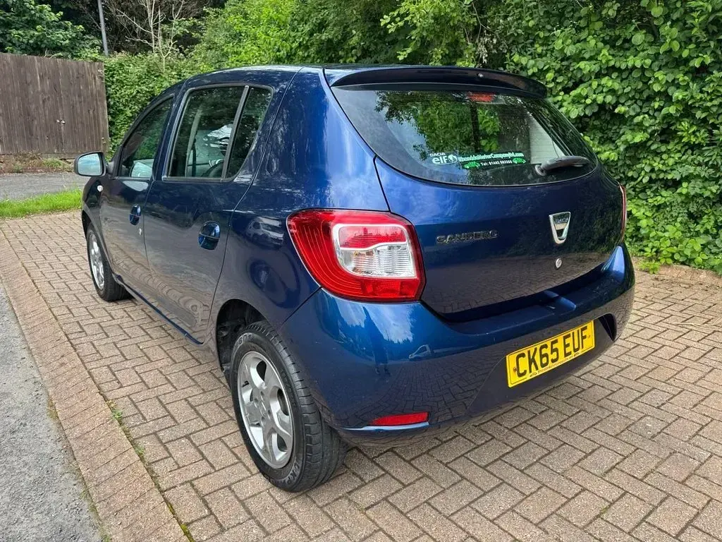 Used Dacia Sandero Lauréate 90 HP (66 kW) 2015 Blue Hatchback