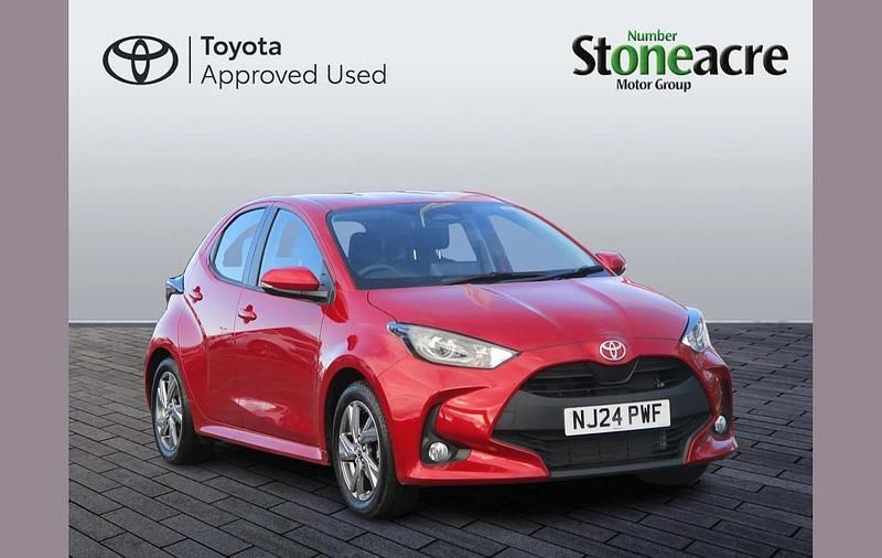 Used Toyota Yaris Hybrid 113 HP (83 kW) 2024 Red Hatchback
