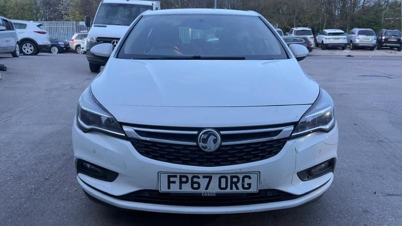 Used Vauxhall Astra 110 HP (80 kW) 2018 White Hatchback