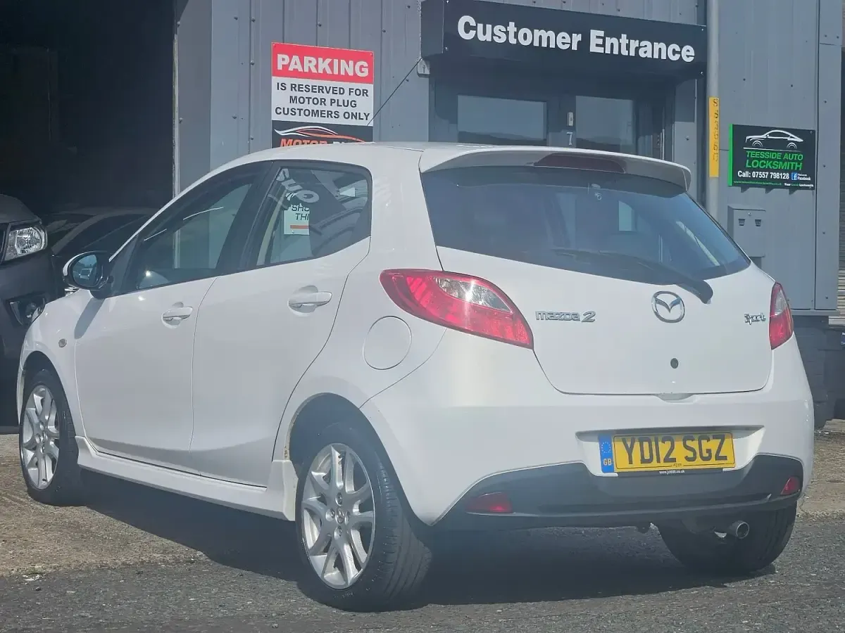 Used Mazda 2 Inclusive 102 HP (75 kW) 2012 White Hatchback