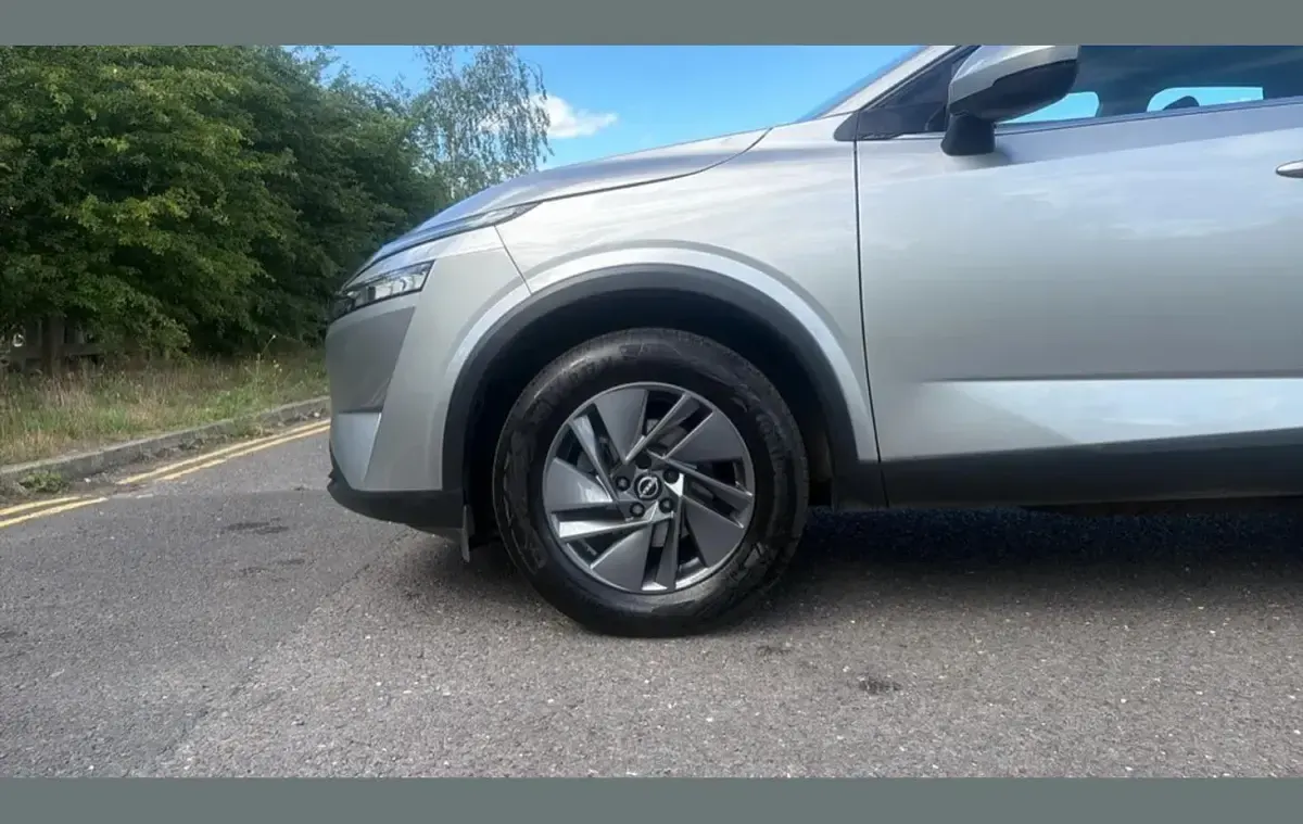 Used Nissan Qashqai Acenta Premium 155 HP (114 kW) 2023 Silver SUV