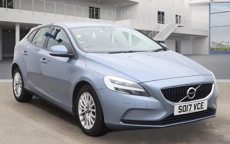 Used Volvo V40 Momentum 152 HP (111 kW) 2019 Hatchback