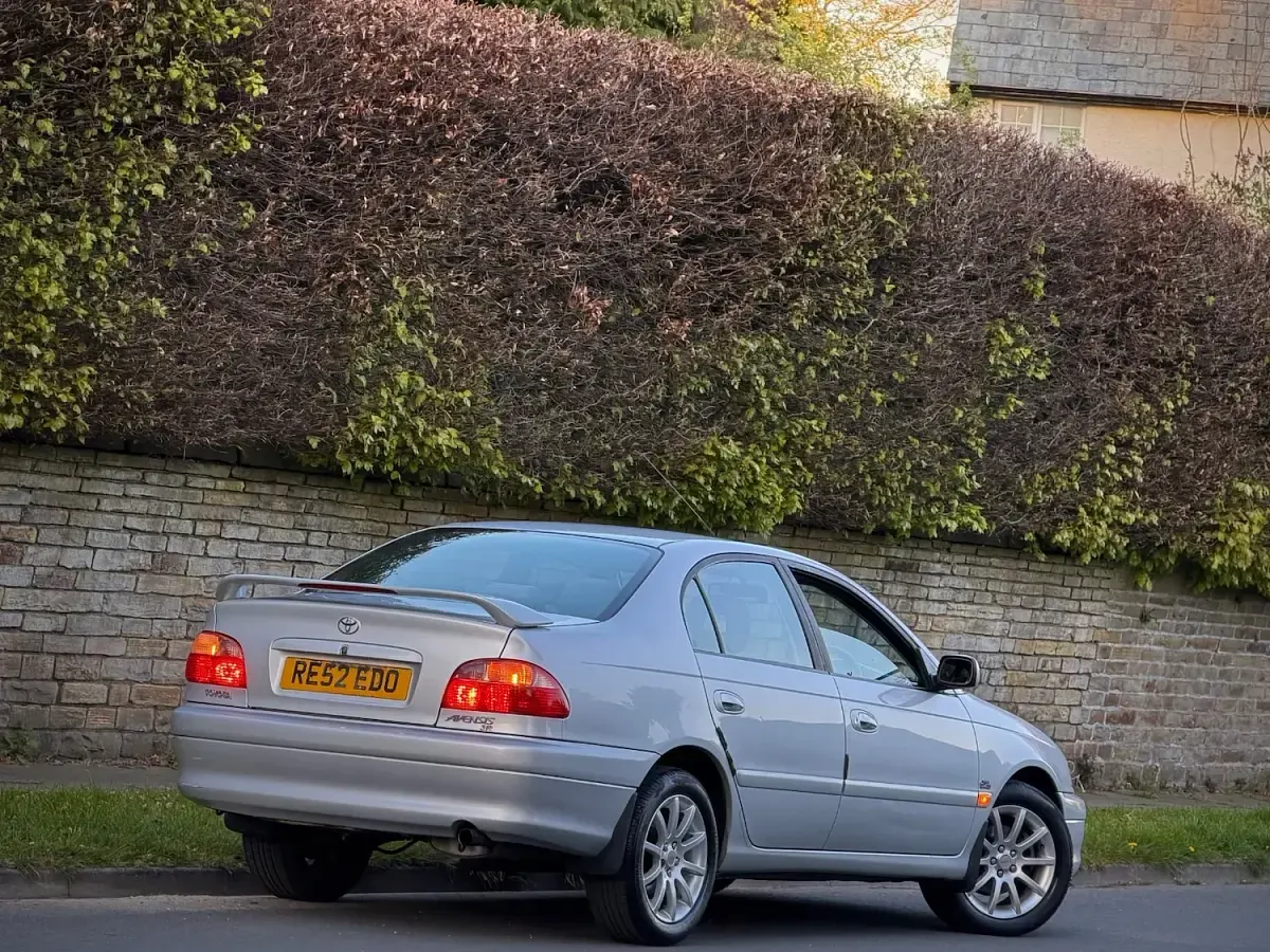 Used Toyota Avensis SR 2002 Silver Sedan