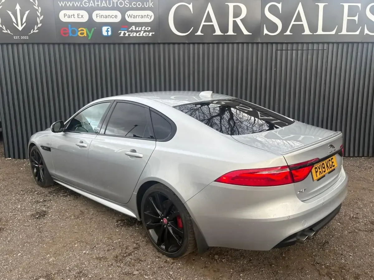 Second-hand Jaguar XF R-Sport 180 CP (132 kW) 2019 Argintiu Berlinǎ