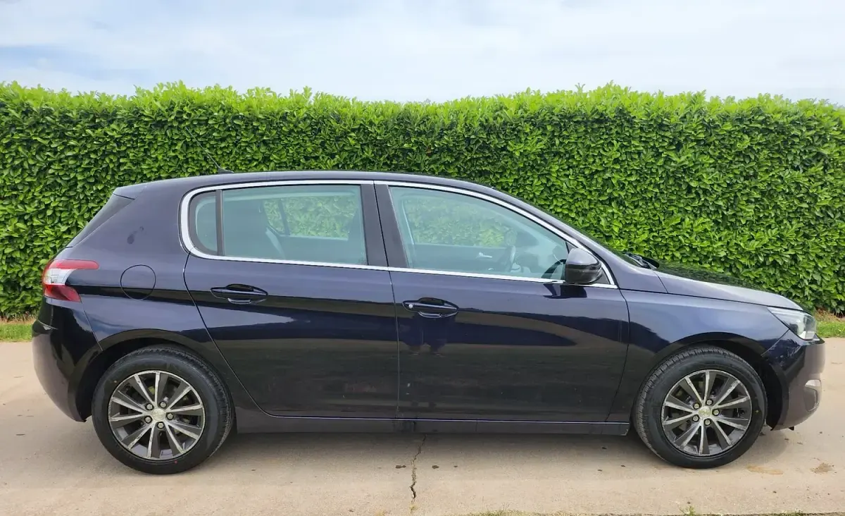Used Peugeot 308 Allure 120 HP (88 kW) 2016 Blue Hatchback
