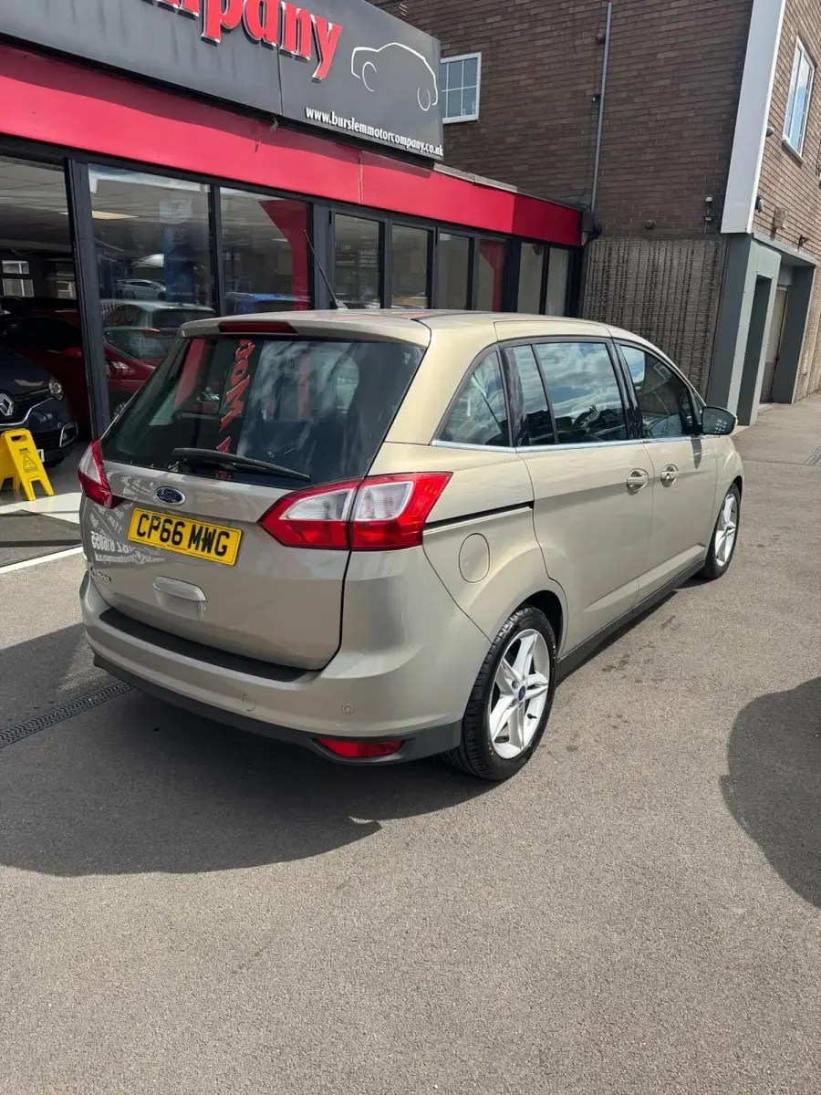 Used Ford Grand C-Max Titanium X 120 HP (88 kW) 2017 Red MPV