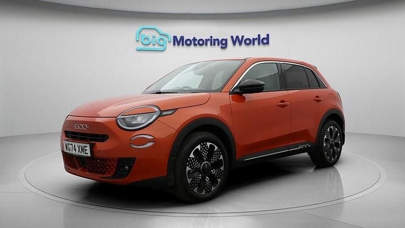 Used Fiat 600 La Prima 100 HP (73 kW) 2024 Orange SUV