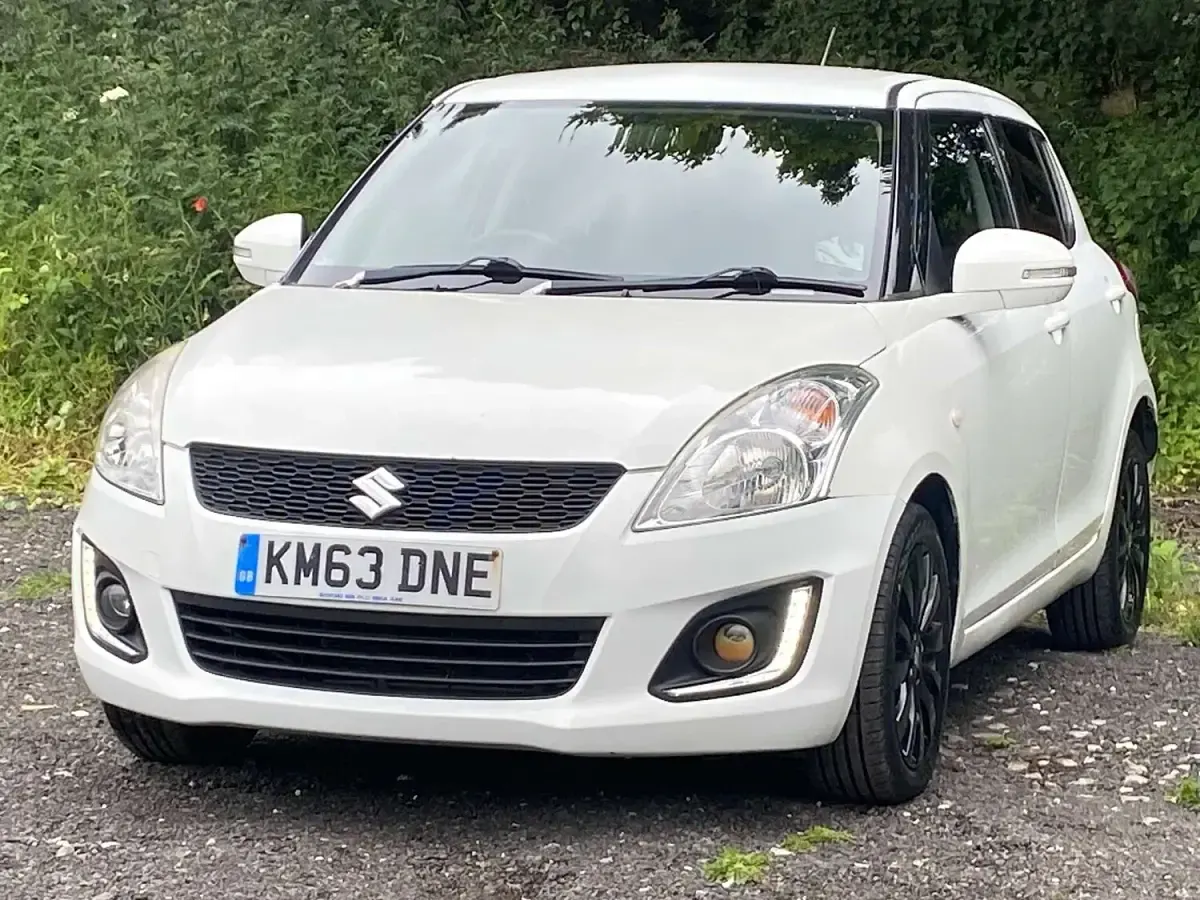 Used Suzuki Swift SZ4 2013 White Hatchback