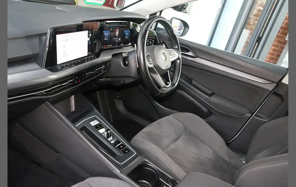 Used VW Golf VIII Style 147 HP (108 kW) 2020 White Hatchback