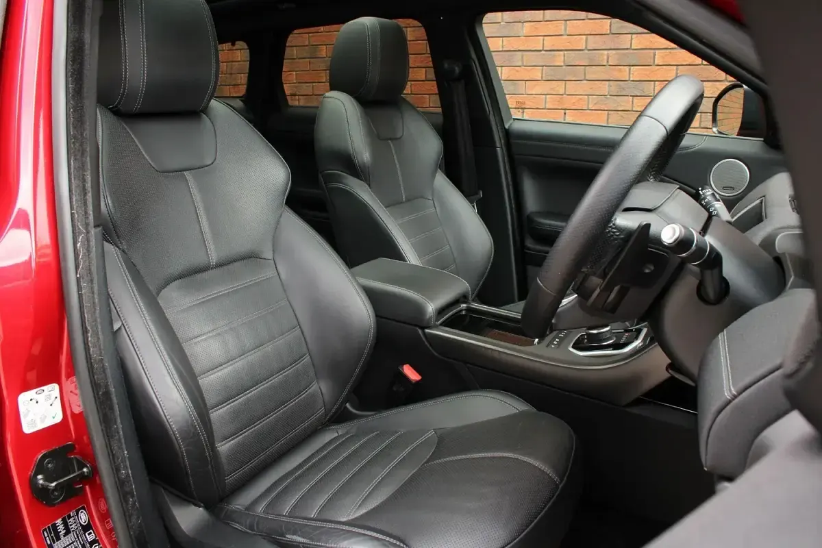 Used Land Rover Range Rover evoque HSE Dynamic 2018 Red Estate