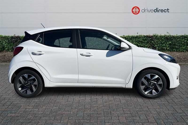 Used Hyundai i10 Advanced 63 HP (46 kW) 2024 White Hatchback