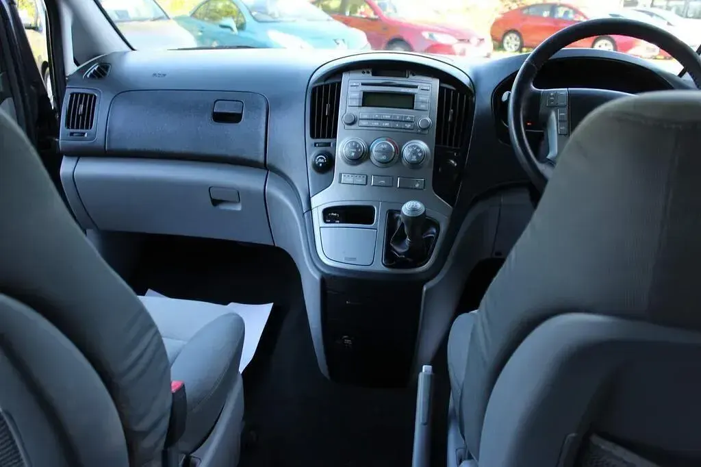 Used Hyundai I800 Style 168 HP (123 kW) 2011 Grey MPV