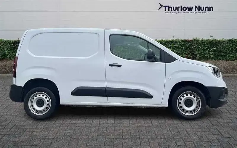 Used Vauxhall Combo 101 HP (74 kW) 2023 White MPV