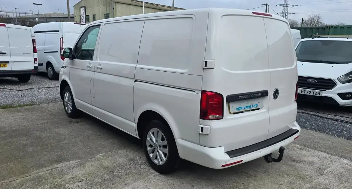Gebraucht VW Transporter Highline 150 PS (110 kW) 2022 Weiß Van