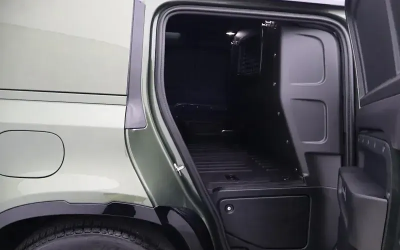New Land Rover Defender HSE Dynamic 349 HP (256 kW) 2025 Green SUV
