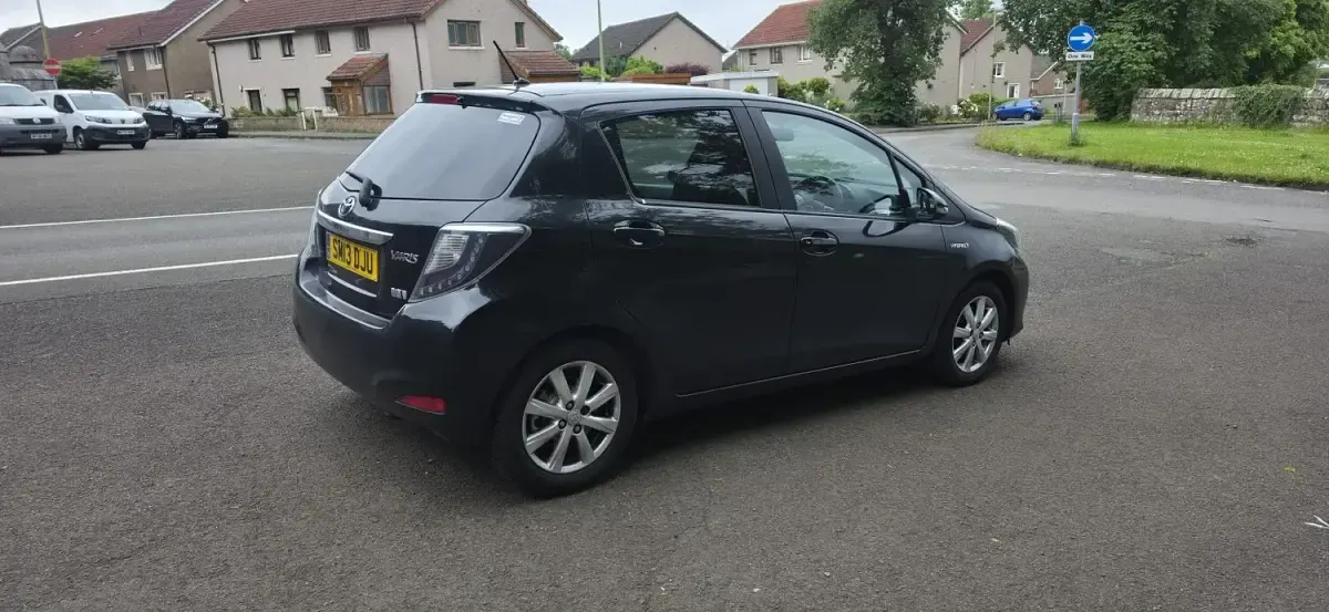 Used Toyota Yaris T4 101 HP (74 kW) 2013 Black Hatchback