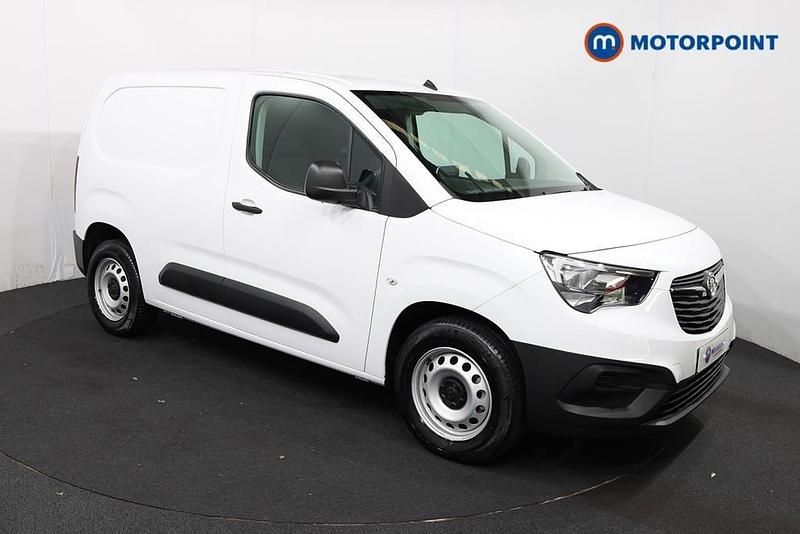 White New 2024 Vauxhall Combo MPV | £13,599 (Super price) - Image 1/4