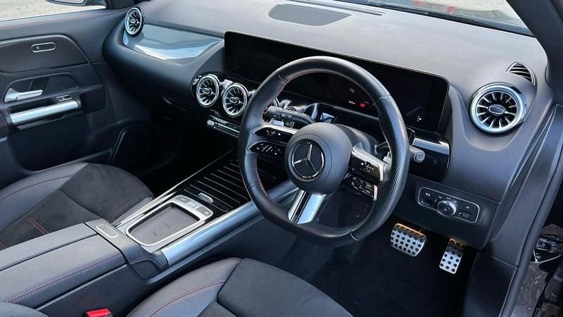 Used Mercedes GLA200 Executive 163 HP (119 kW) 2024 Black SUV