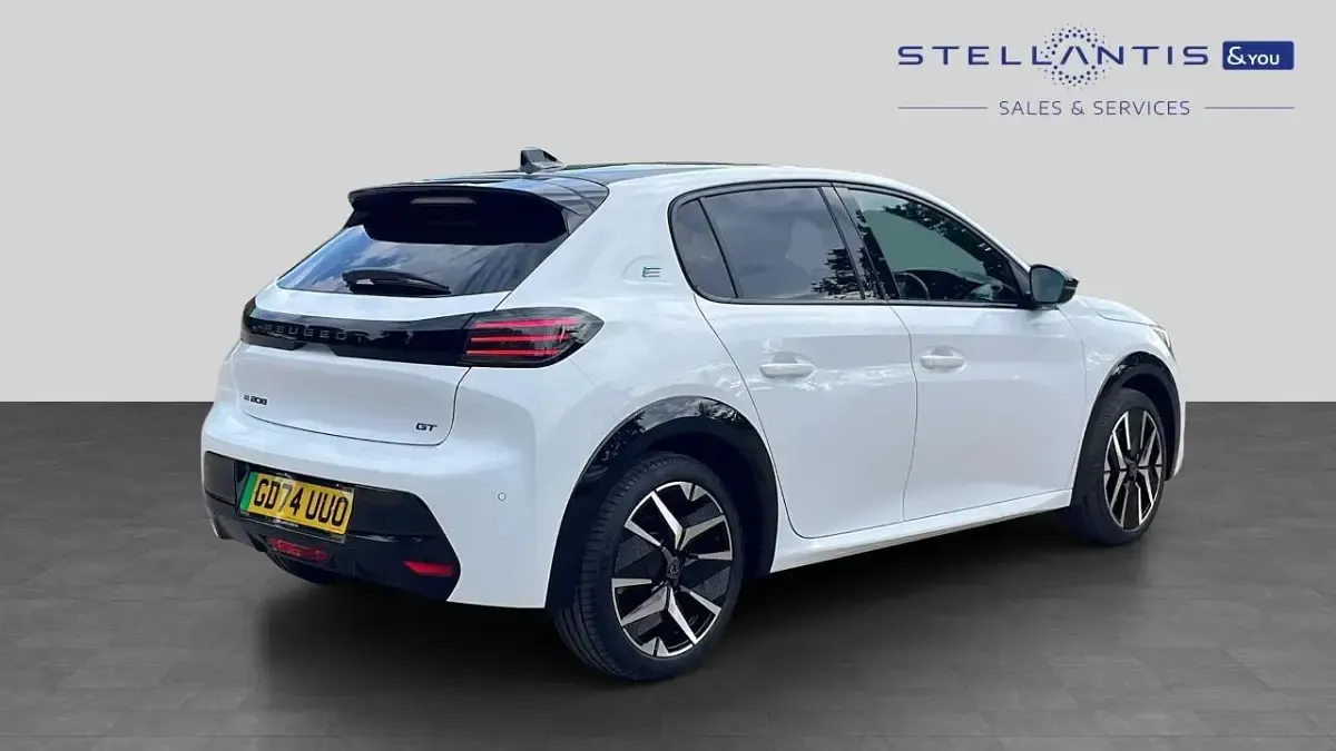 Used Peugeot e-208 GT 113 kW (154 HP) 2025 White Hatchback