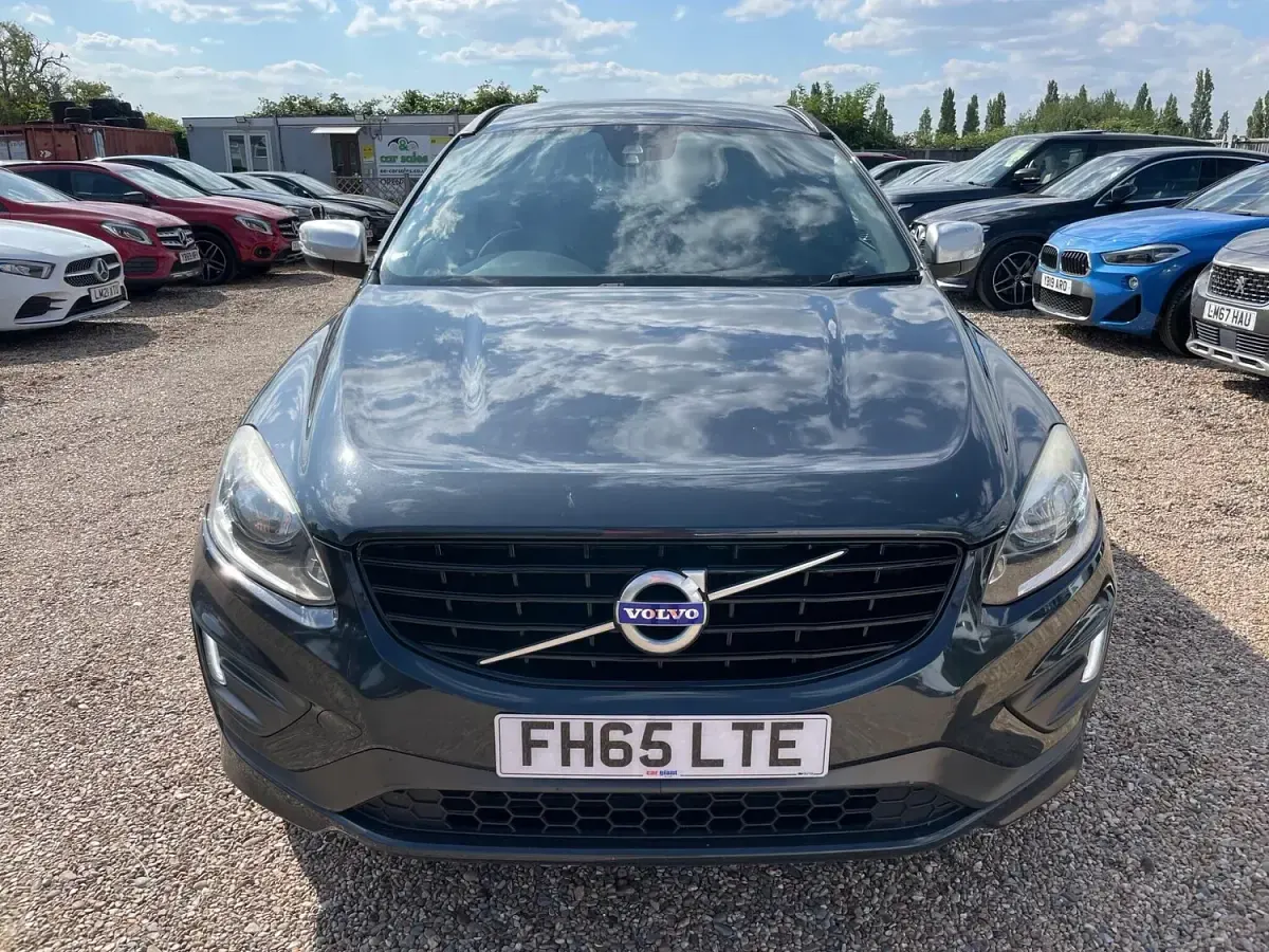 Used Volvo XC60 R-Design 187 HP (137 kW) 2015 Grey SUV