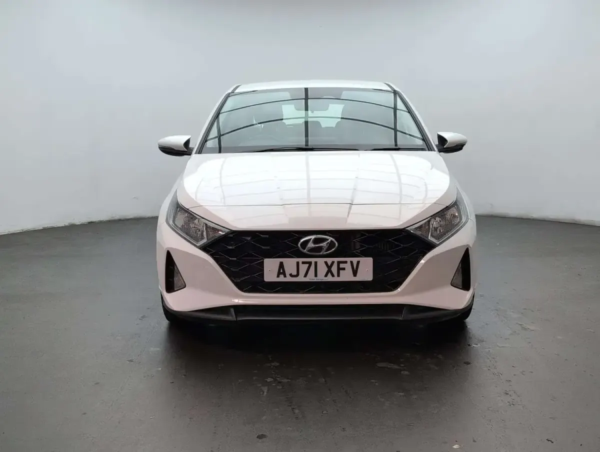 Used Hyundai i20 SE 100 HP (73 kW) 2022 White Hatchback
