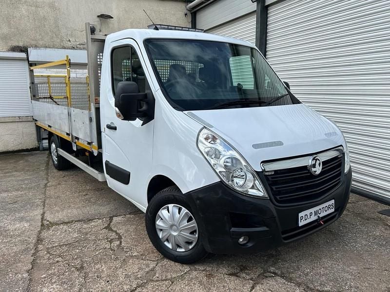 Used Vauxhall Movano 130 HP (95 kW) 2018 White MPV