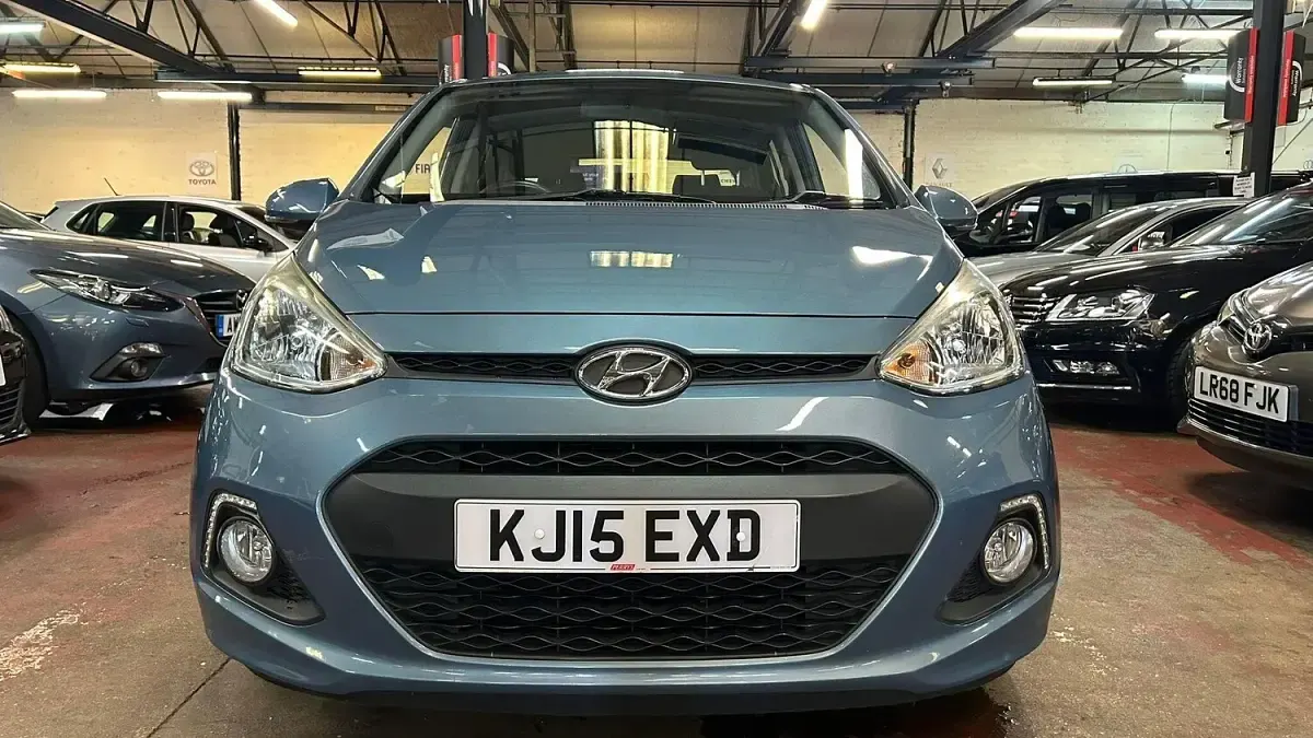 Used Hyundai i10 Premium 67 HP (49 kW) 2015 Blue Hatchback