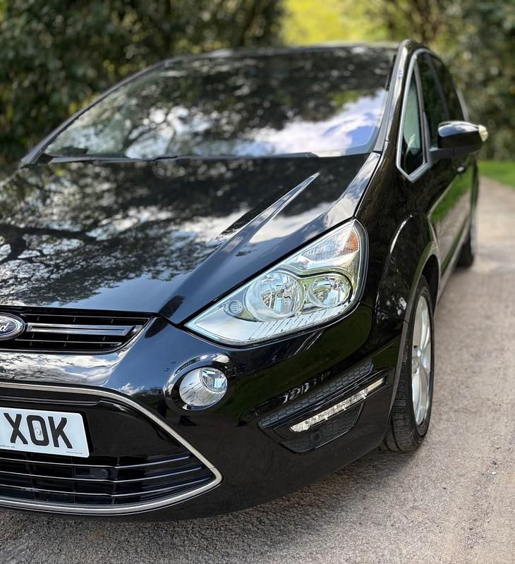 Used Ford S-MAX Titanium 140 HP (102 kW) 2012 Black MPV