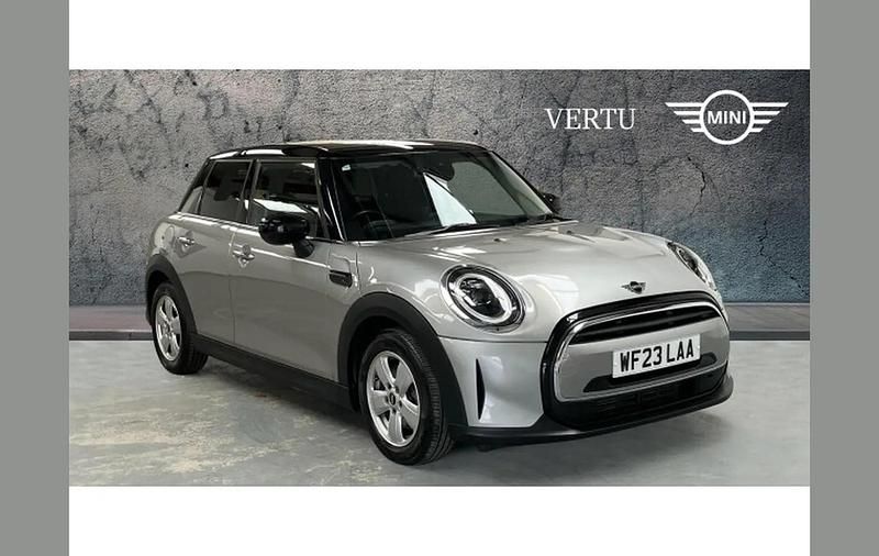 Używany Mini Cooper Classic 136 KM (100 kW) 2022 Hatchback