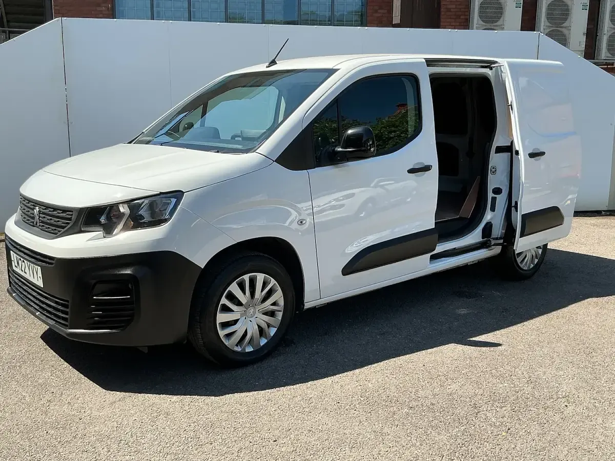 Used Peugeot Partner 131 HP (96 kW) 2022 White MPV