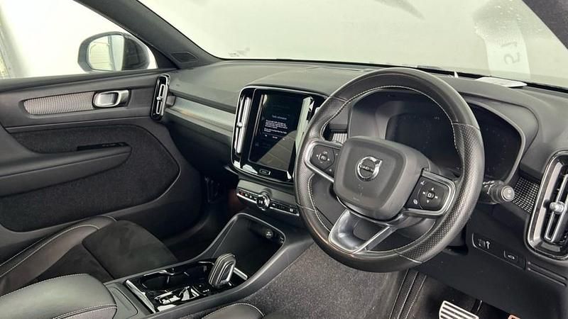 Begagnad Volvo XC40 R-Design 161 HK (118 kW) 2021 Svart SUV