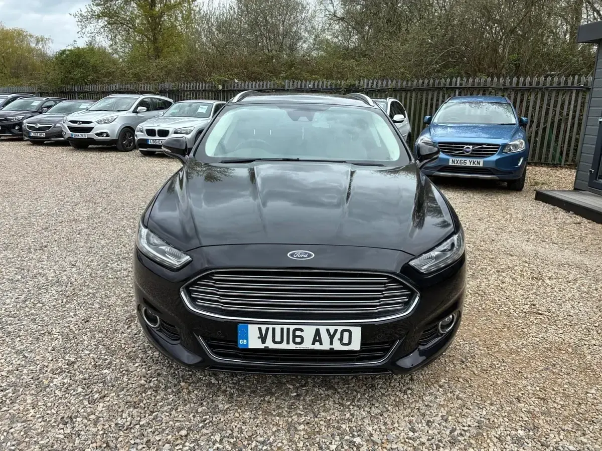 Usado Ford Mondeo Titanium 180 HP (132 kW) 2016 Preto Carrinha
